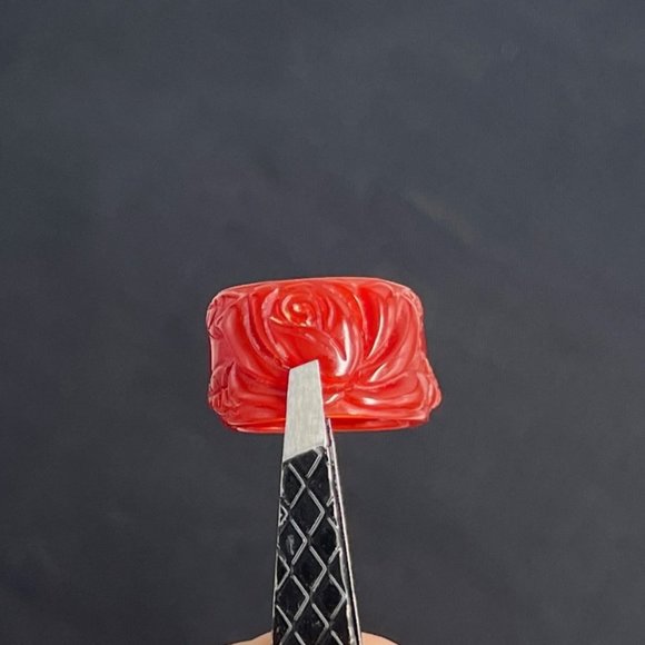 Floral Relief Pattern Band Garnet Colored Plastic Ring - Size 7 - Picture 5 of 6